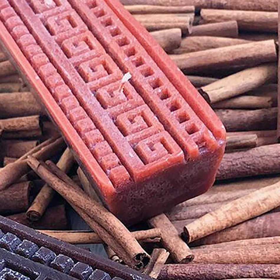 Artisan Rectangular Cinnamon Scented Candle Made in Italy - Alissa Viadurini