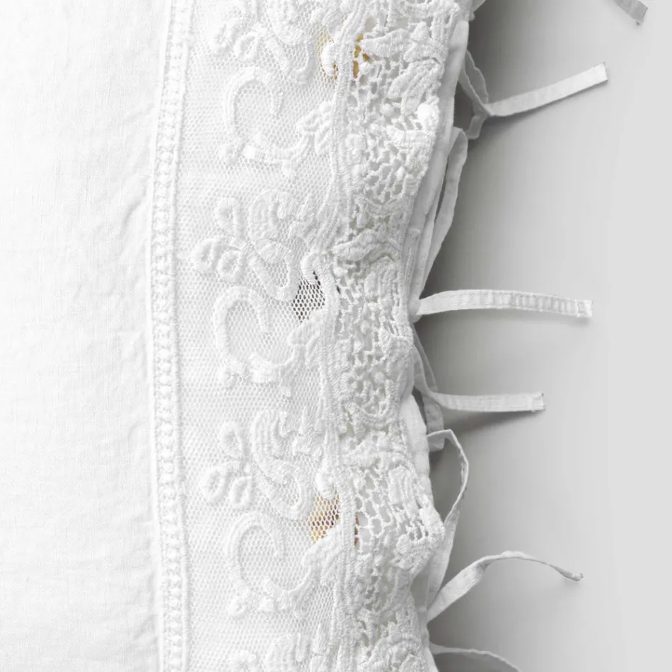 Linen Pillowcase with White Lace for Luxury Design Bed Made in Italy - Kiss Viadurini