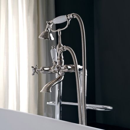 Floor Standing Bathtub Group with Towel Rack and Hand Shower Made in Italy - Turin Viadurini