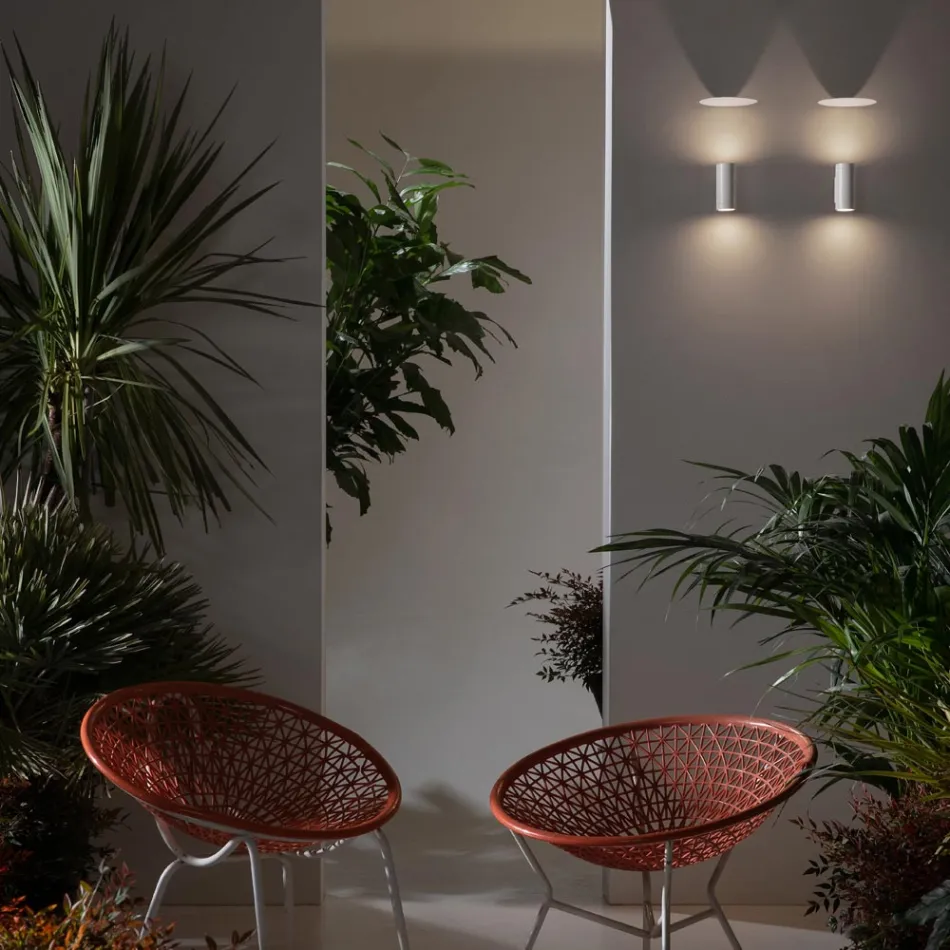 Design Outdoor Wall Lamp in White or Black Aluminum - Leopida Viadurini