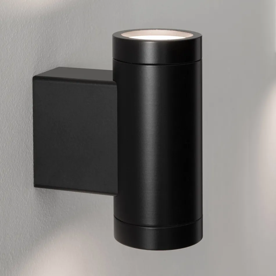 Design Outdoor Wall Lamp in White or Black Aluminum - Leopida Viadurini