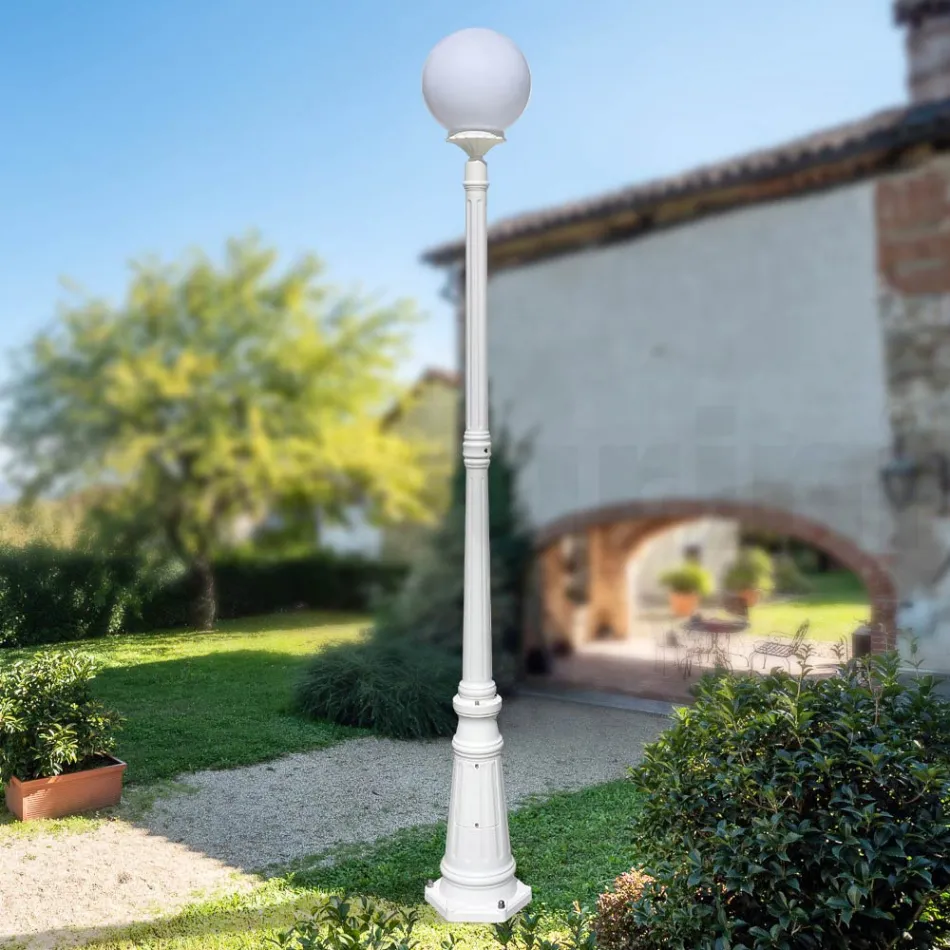 208 cm tall street lamp in white acrylic and aluminum made in Italy - Trovabianco Viadurini