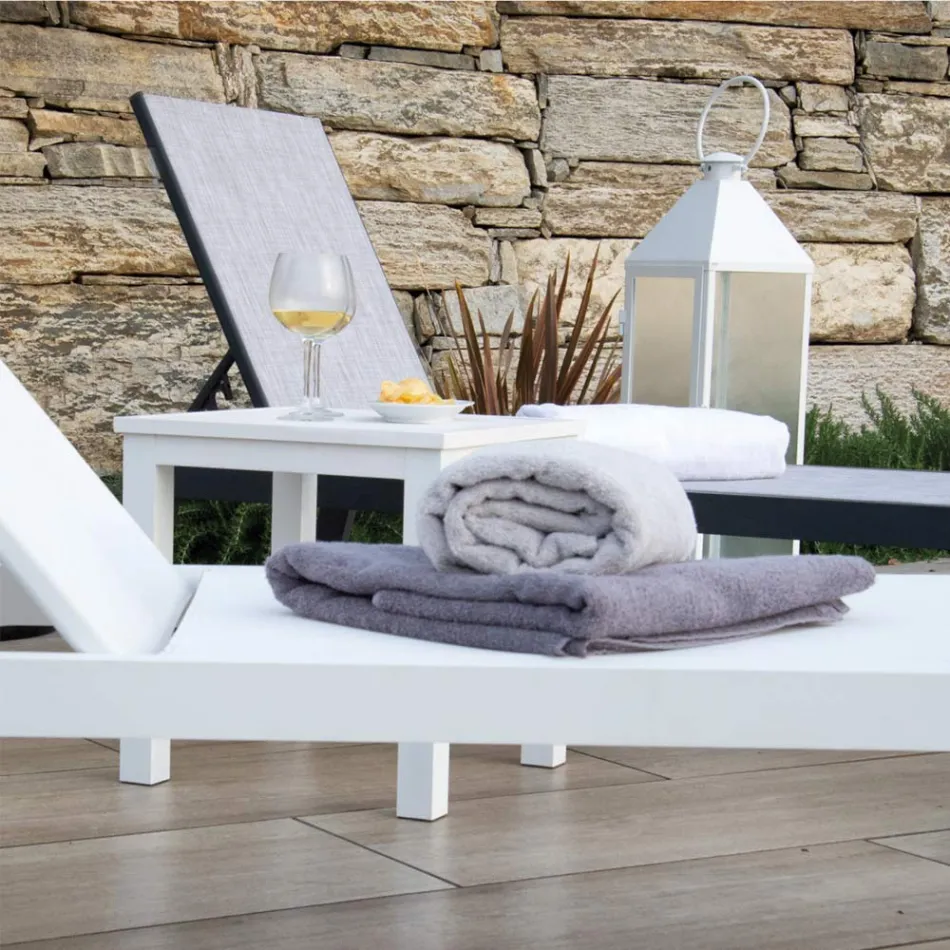 Outdoor Lounger Made of Aluminum and Textilene with 2 Wheels - Costume Viadurini