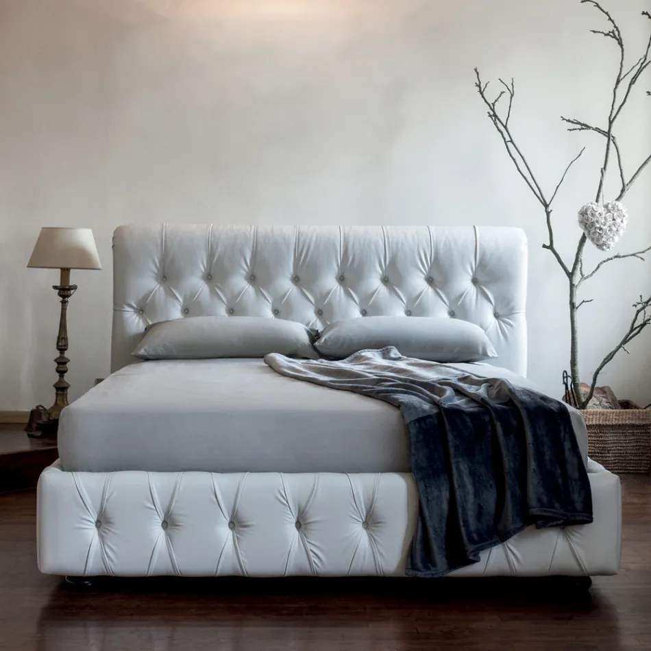 Double bed with capitonné padding and wooden feet - Briosco Viadurini