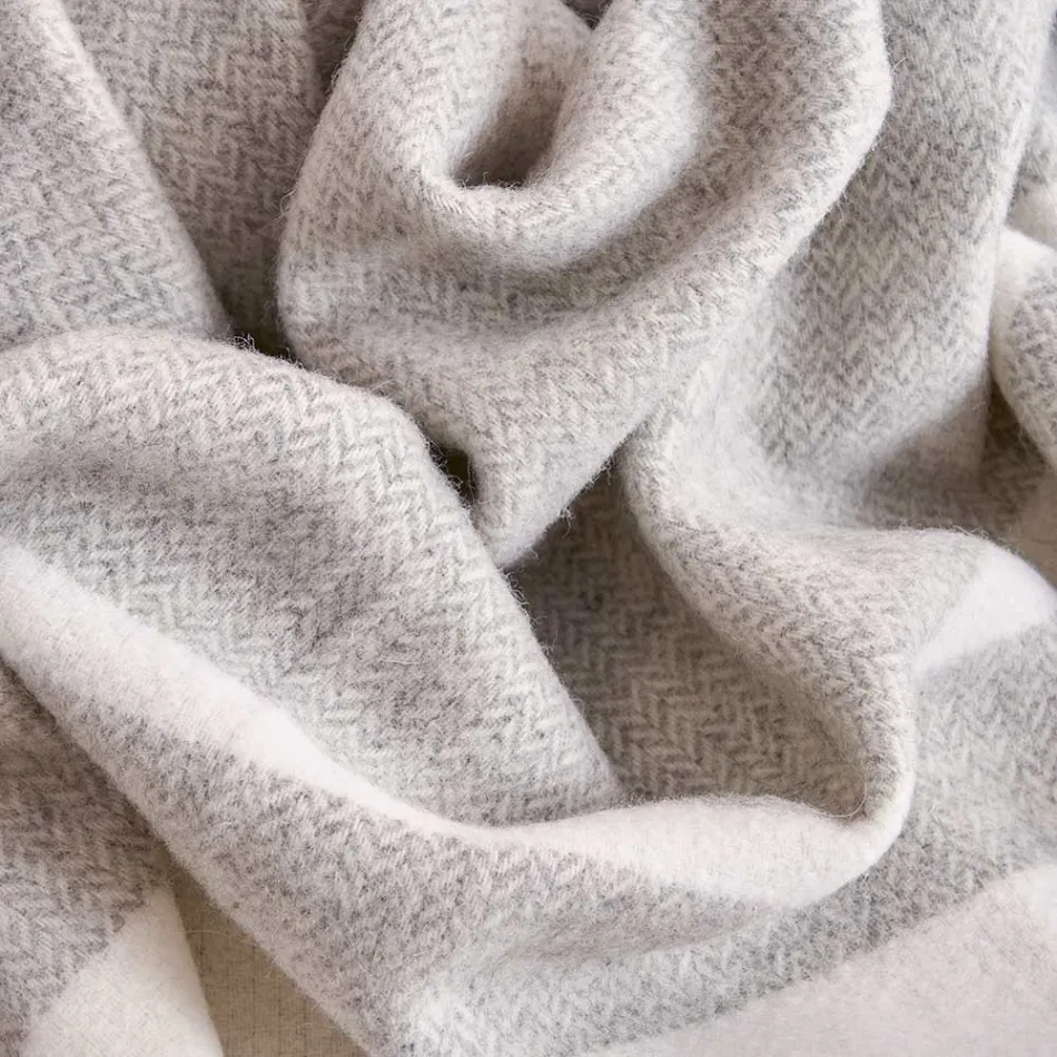 Ultra-Soft and Fluffy Wool Blend Plaid Made in Italy - Caldoso Viadurini