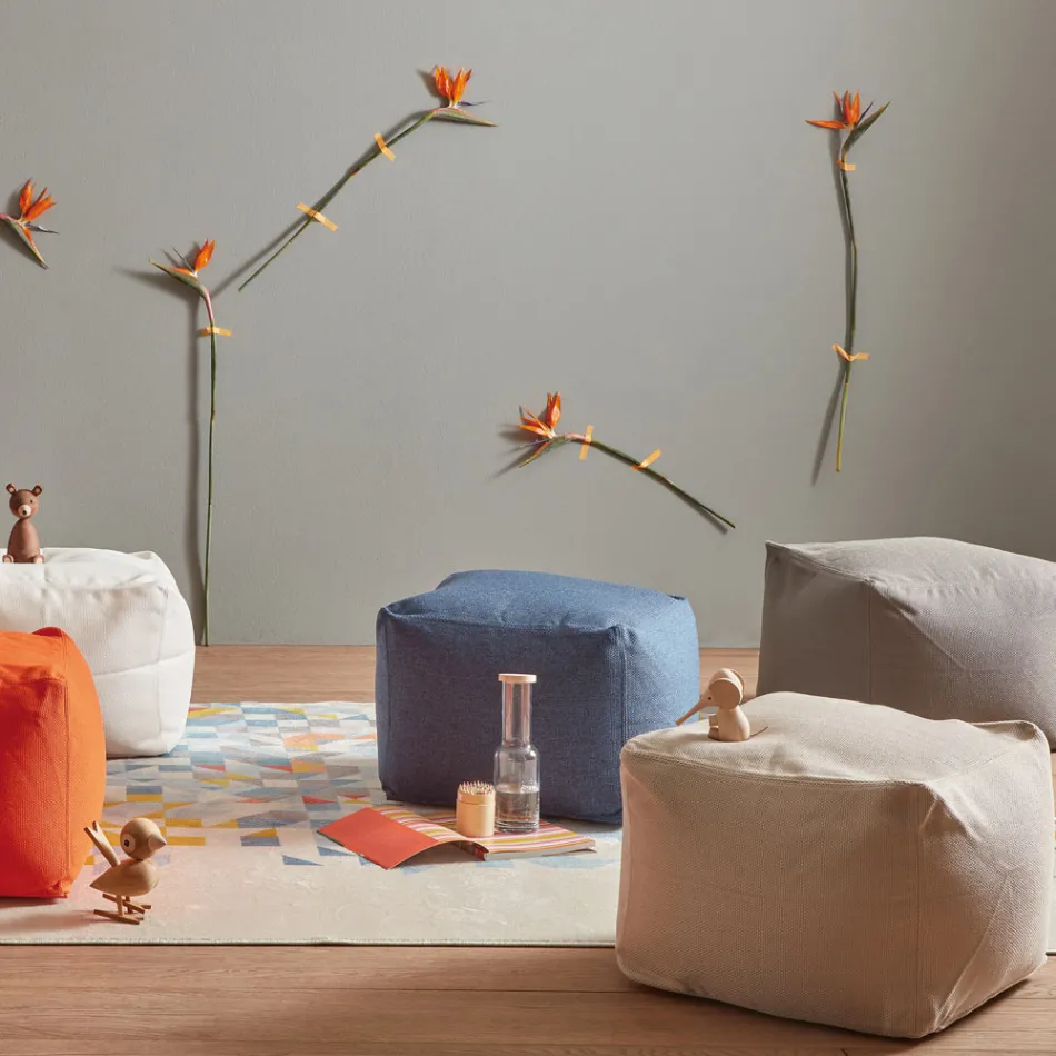 Soft Square Pouf for Indoor and Outdoor use in Various Colors Fabric - Naemi Viadurini