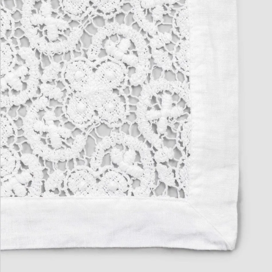 White Runner in Crochet Lace Embroidery and Cotton Blend Border - Giangi Viadurini