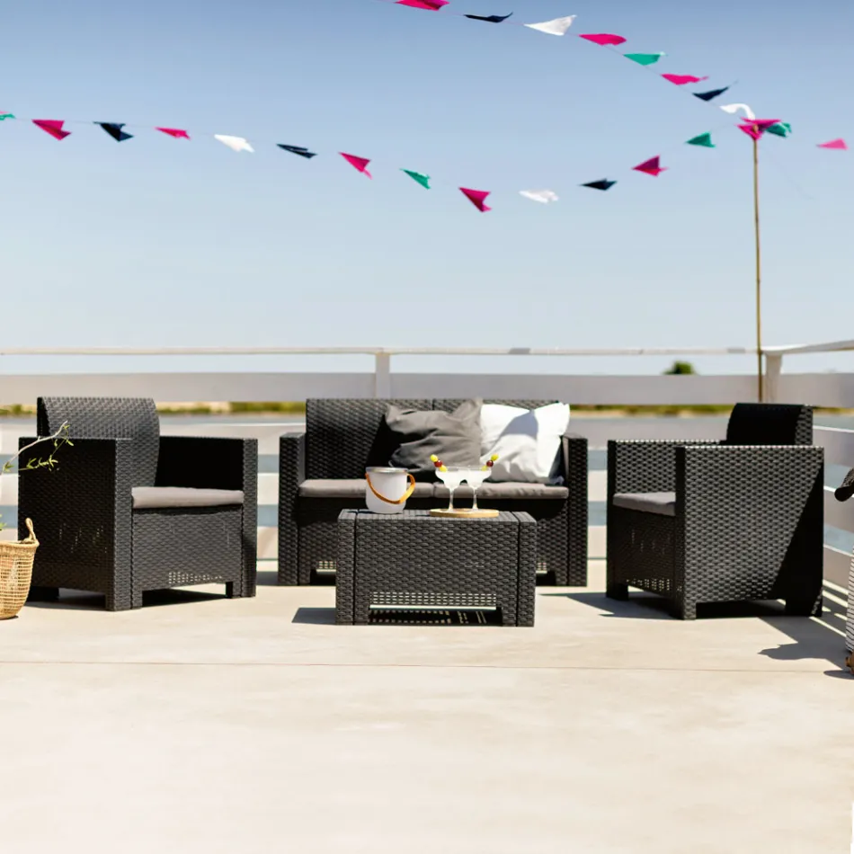 Living room with 1 sofa, 2 armchairs and 1 coffee table with seat cushions - Machine Viadurini