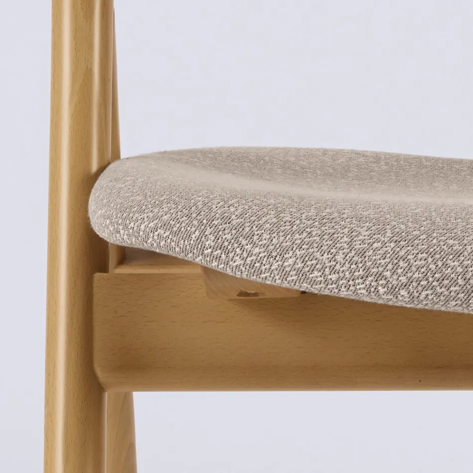 Modern living room chair in different fabrics with wooden shell - Wolter Viadurini