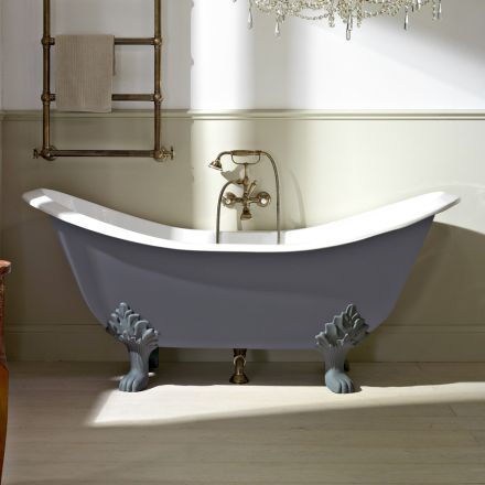 Vintage Freestanding Bathtub with Feet, in Cast Iron - Nadine Viadurini