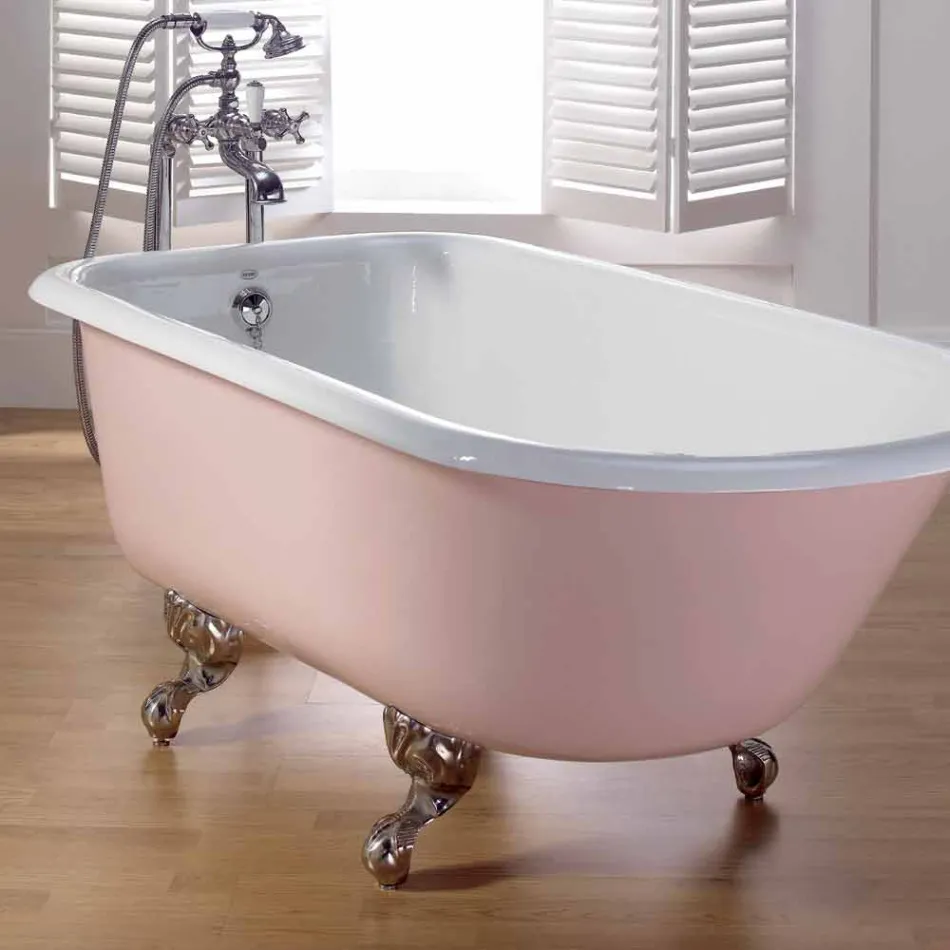 designer bath decorated with painted cast iron legs Sally Viadurini
