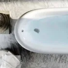 Freestanding blue resin bathtub in classic design, Fregona Viadurini