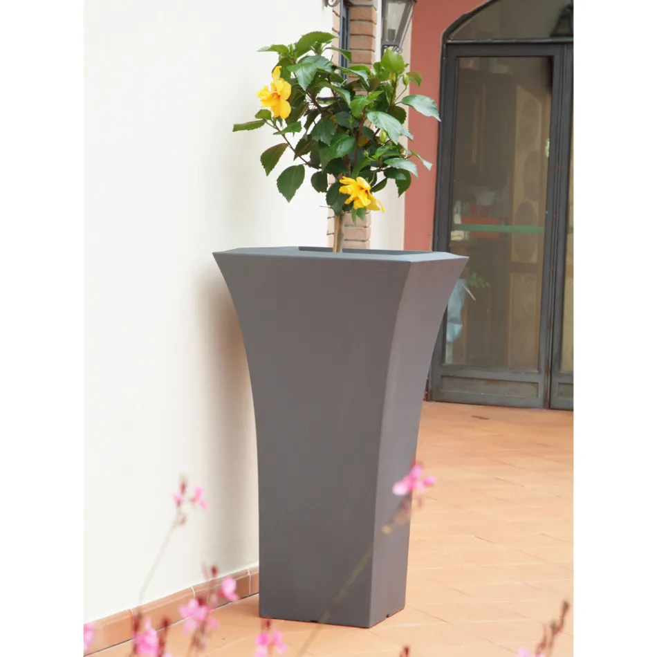 Garden Flower Pot in Colored Polyethylene Made in Italy - Tremont Viadurini